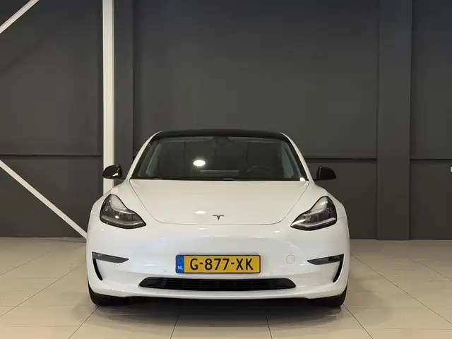 Tesla Model 3 view 17