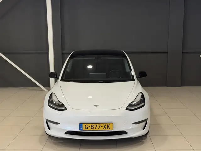Tesla Model 3 view 19