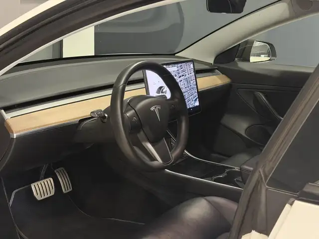 Tesla Model 3 view 5