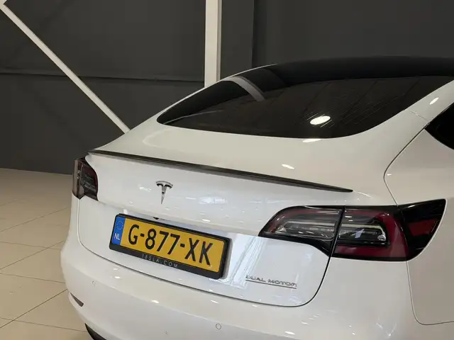Tesla Model 3 view 30