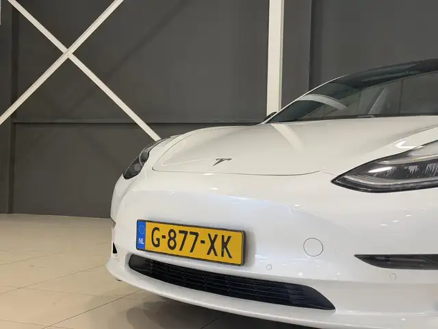 Tesla Model 3 view 10