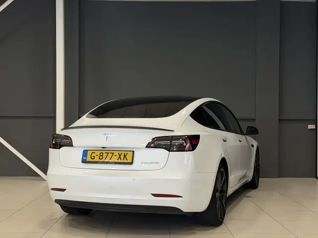Tesla Model 3 view 4