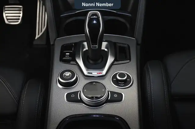 Alfa Romeo Stelvio view 13