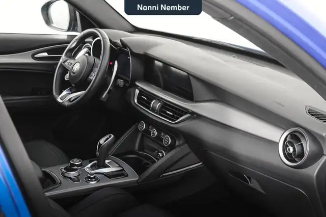 Alfa Romeo Stelvio view 8