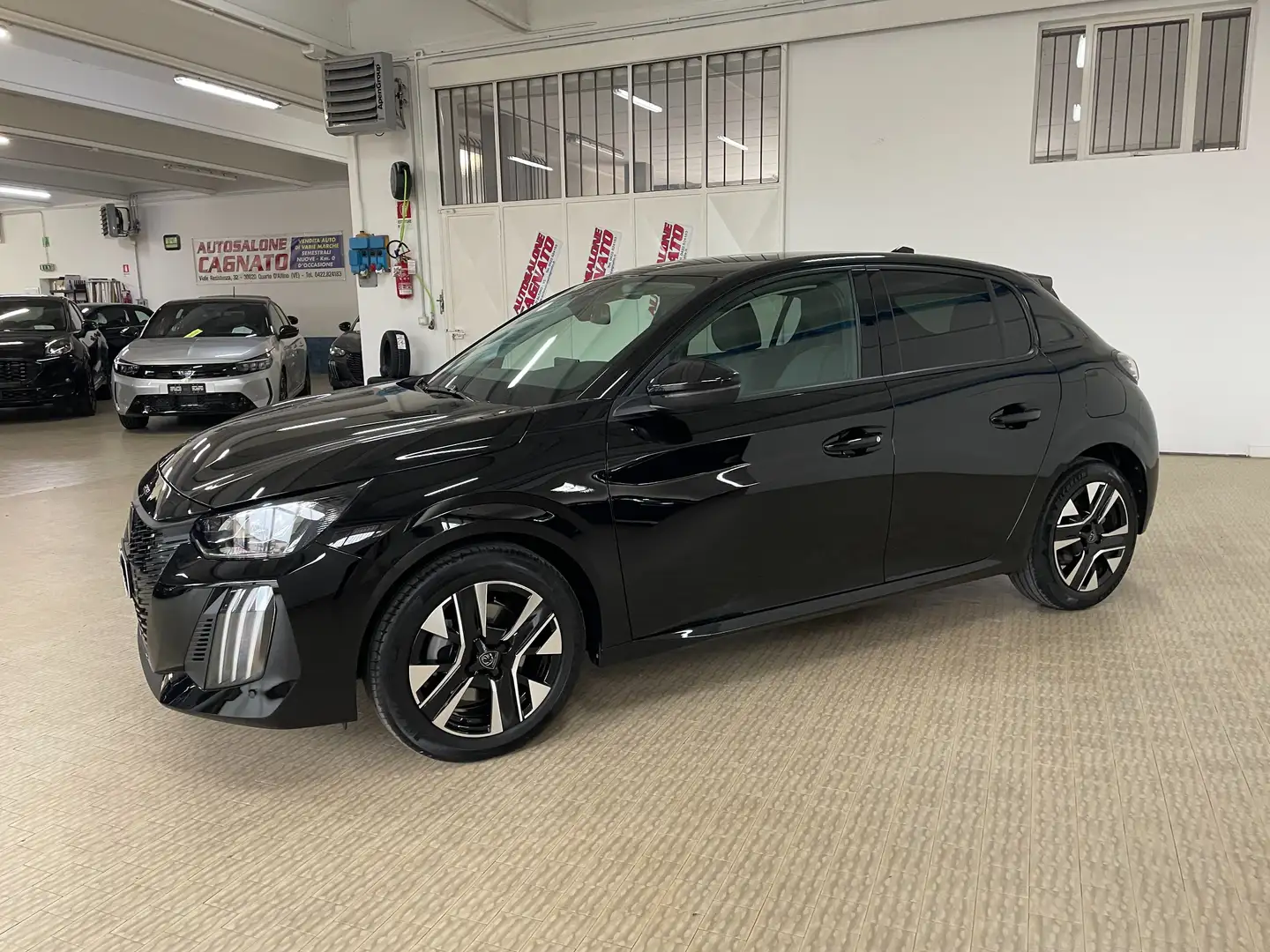 Peugeot 208 1.2 ALLURE 100cv 2025 Km13000 Neopatentati Nero - 1