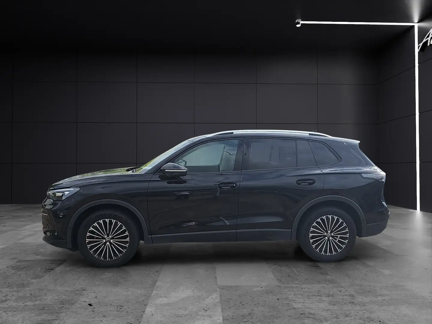 Volkswagen Tiguan Life eTSI DSG LED+ ACC AHK SH AID LRHzg RearVie... Schwarz - 2