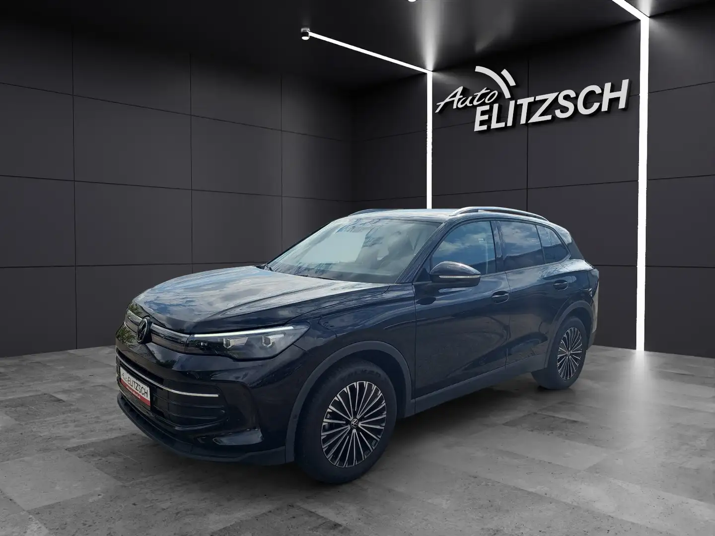 Volkswagen Tiguan Life eTSI DSG LED+ ACC AHK SH AID LRHzg RearVie... Schwarz - 2