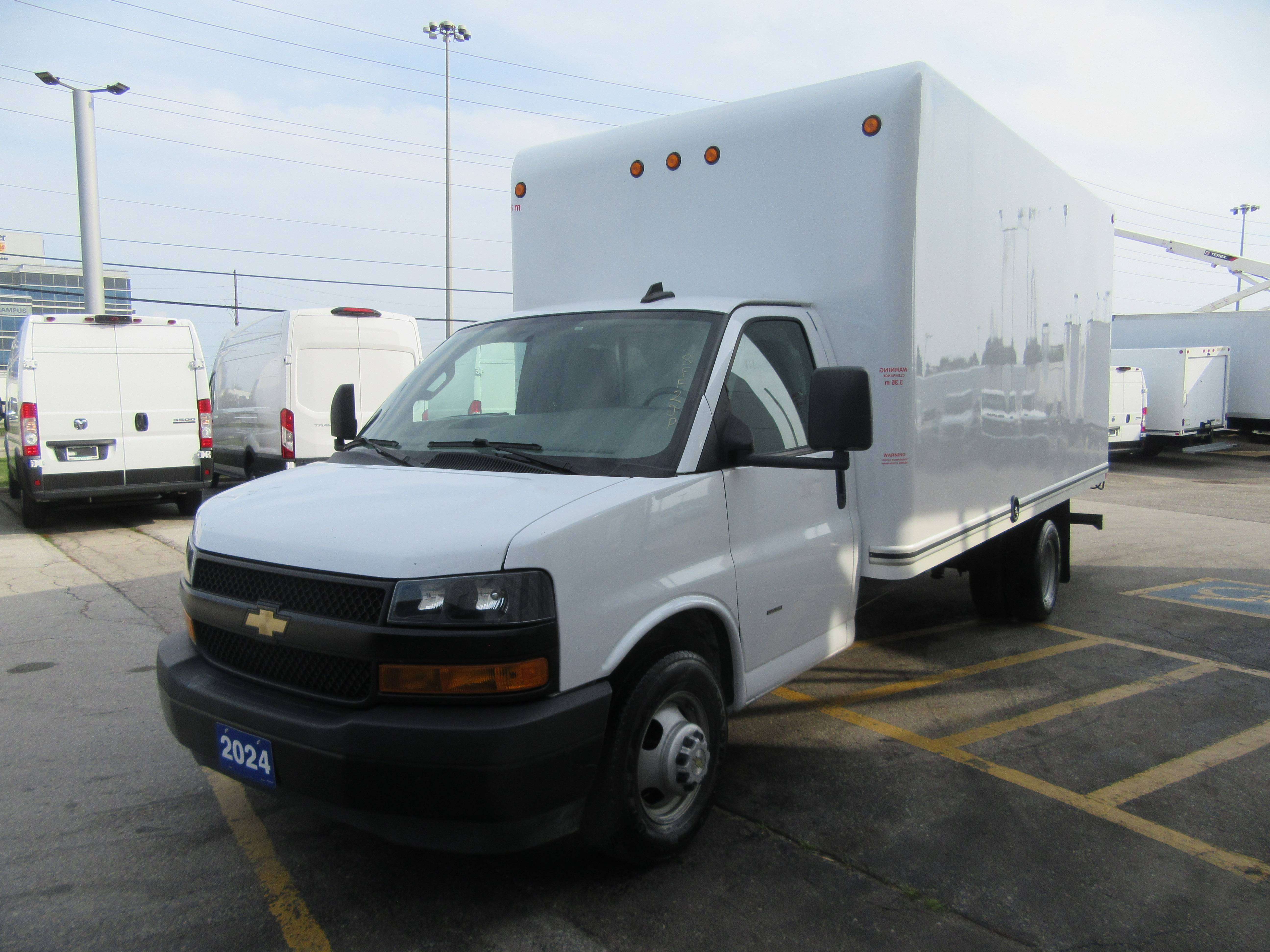 2024 Chevrolet Express 3500 Commercial Cutaway