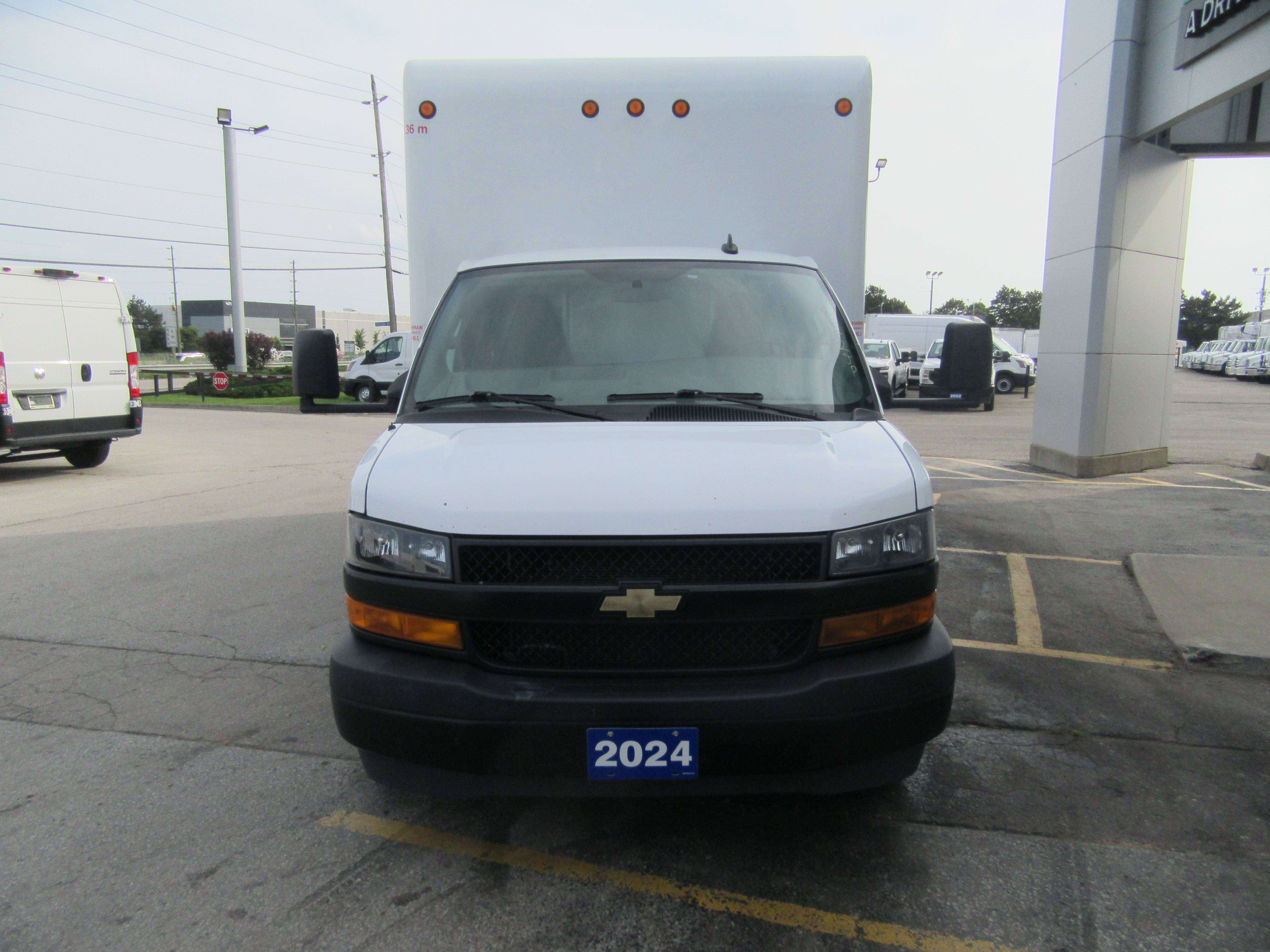 2024 Chevrolet Express 3500 Commercial Cutaway