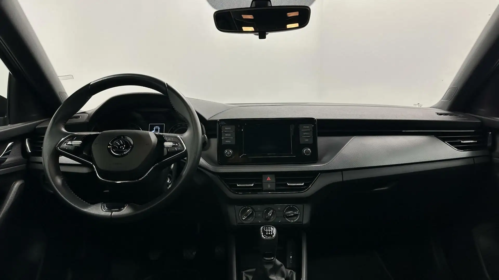 Skoda Scala 1.0 TSI Online Edition PANO CARPLAY CAMERA LM Negro - 2