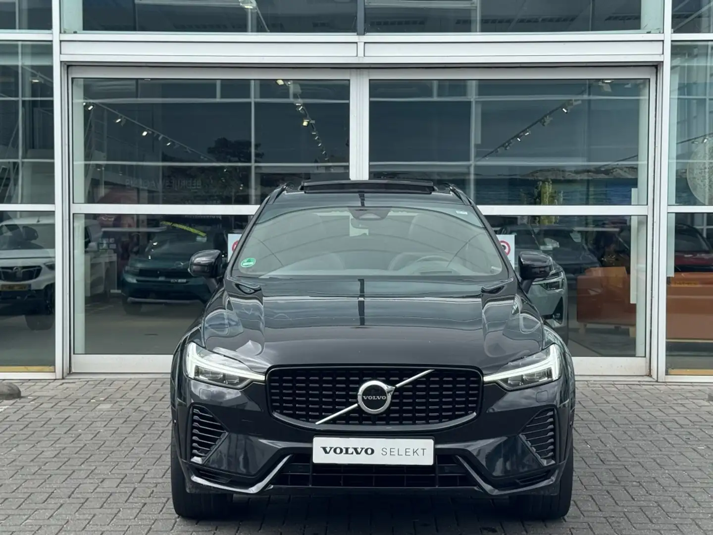 Volvo XC60 T8 455PK Recharge Ultimate Dark| Luchtvering| Pano Zwart - 2