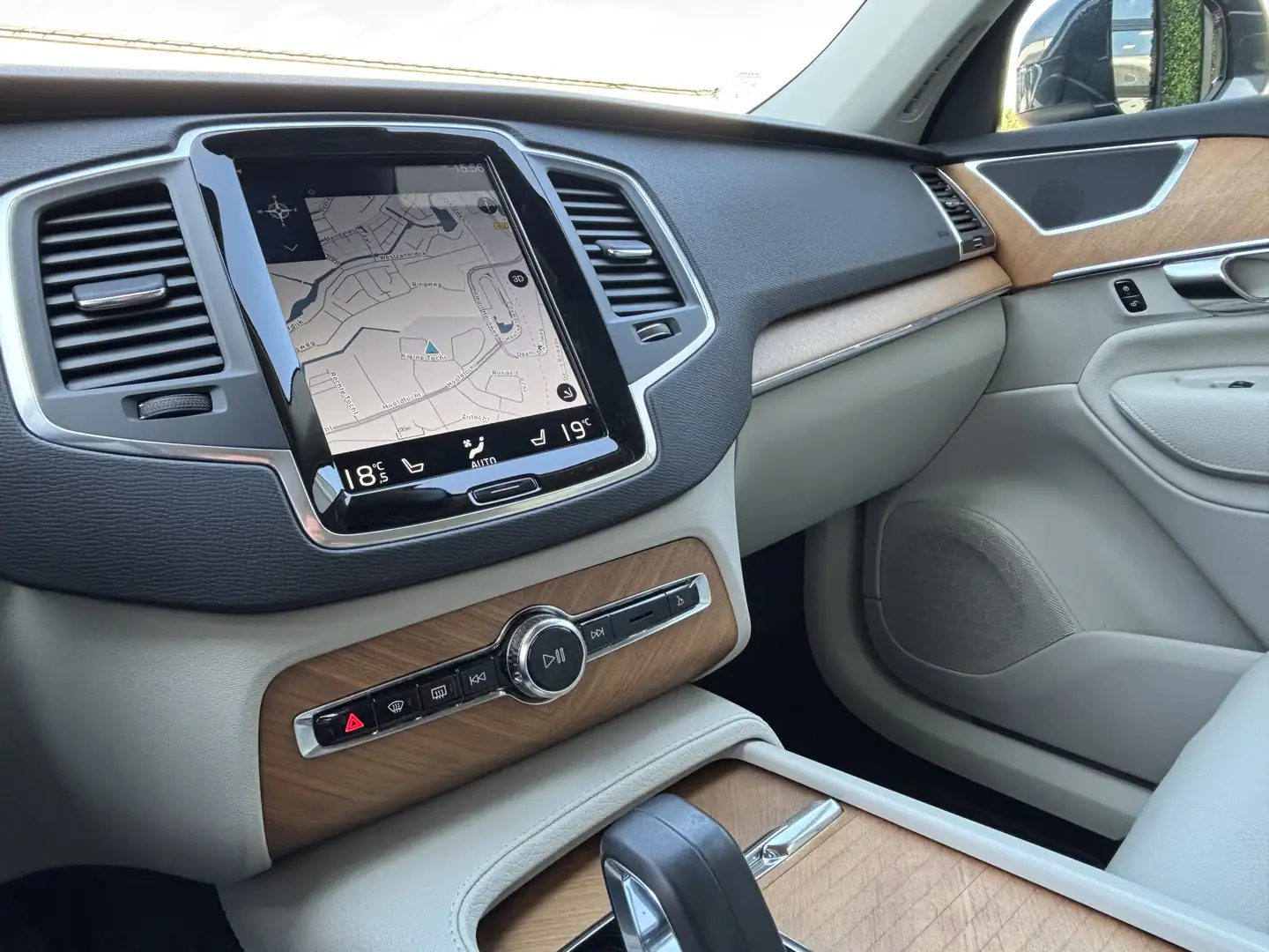 Volvo XC90 2.0 T8 390PK Recharge AWD Inscription Expression 7 Grijs - 2