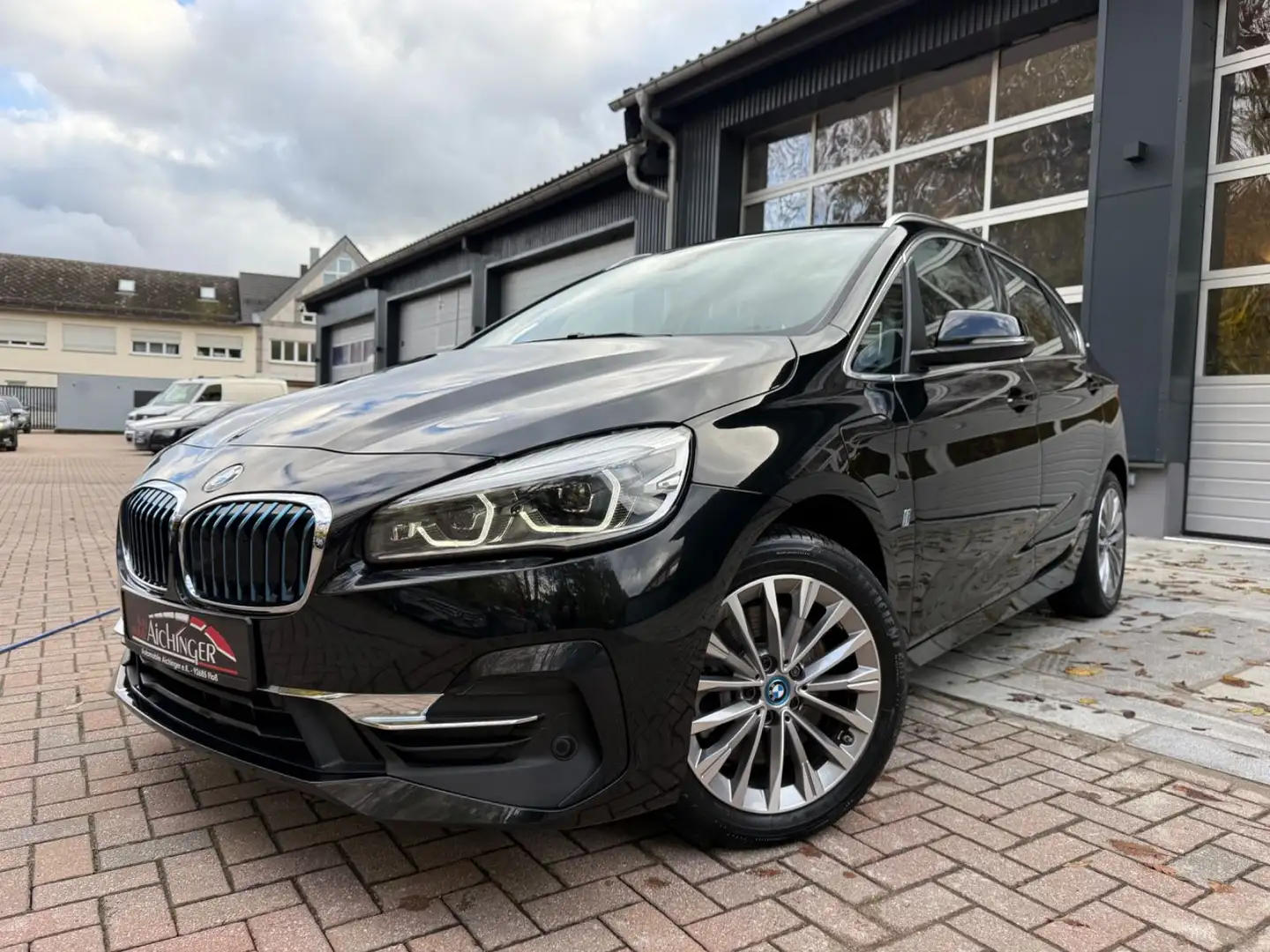 BMW 225 Luxury Line Panorama Head-Up Zwart - 1