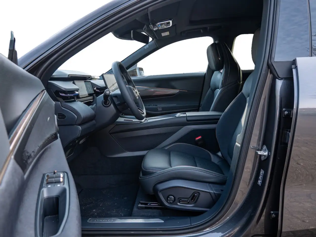 Lynk & Co 08 Plug-In Hybrid More Massage HK 21" 10