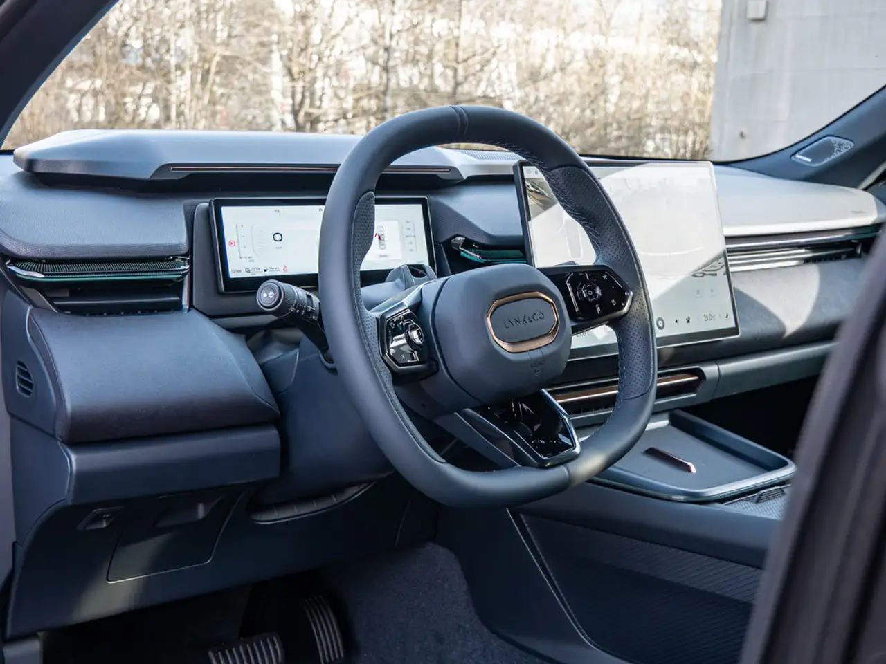 Lynk & Co 08 Plug-In Hybrid More Massage HK 21" 16