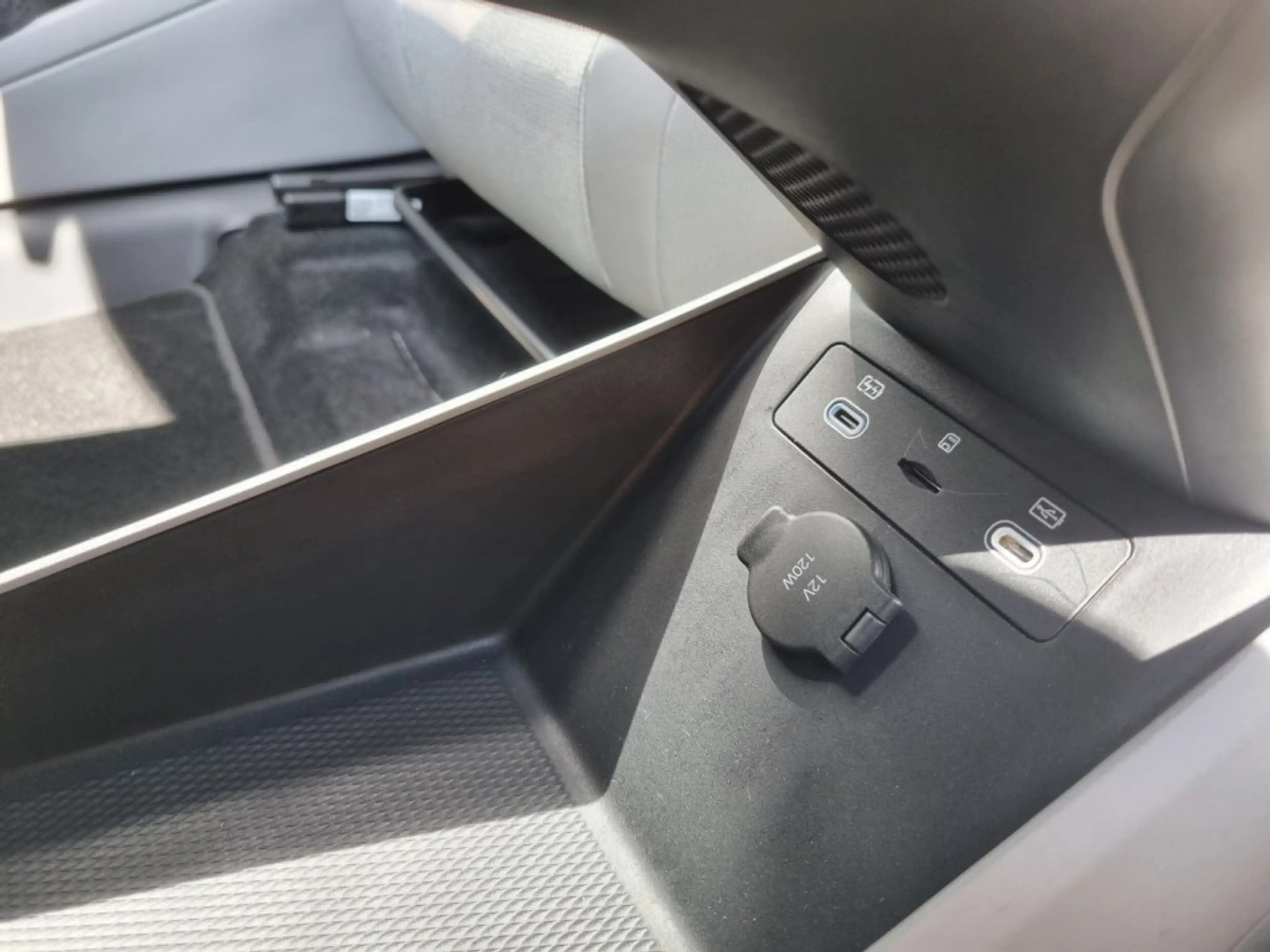 BYD Dolphin G DM-i Comfort — photo 15