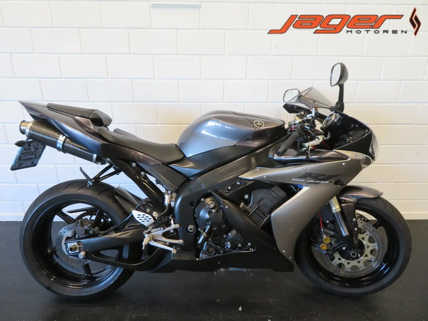 Yamaha YZF-R1 SUPER FRAAI! CARBON Stříbrná - 1