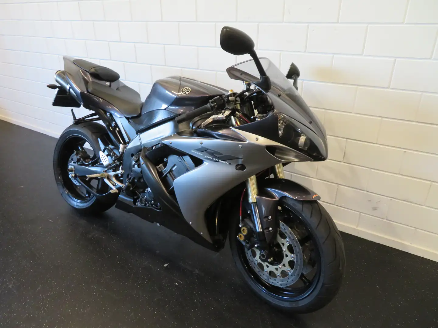Yamaha YZF-R1 SUPER FRAAI! CARBON Stříbrná - 2
