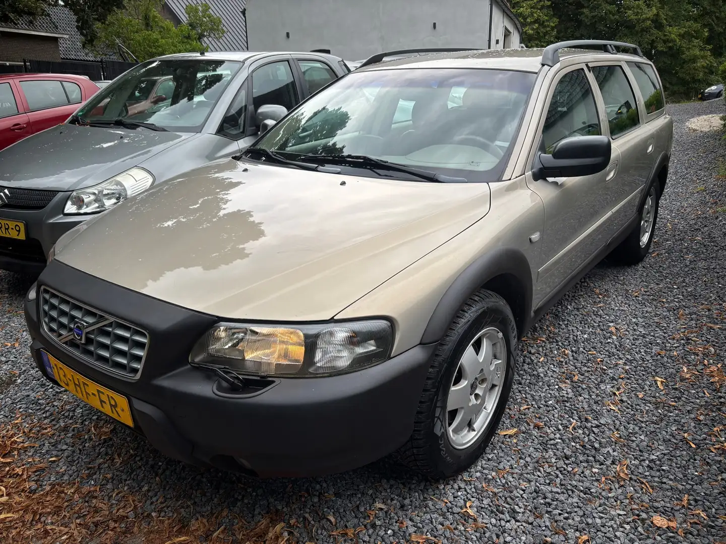 Volvo V70 Cross Country 2.4 T Ocean Race AUTOMAAT Beige - 1