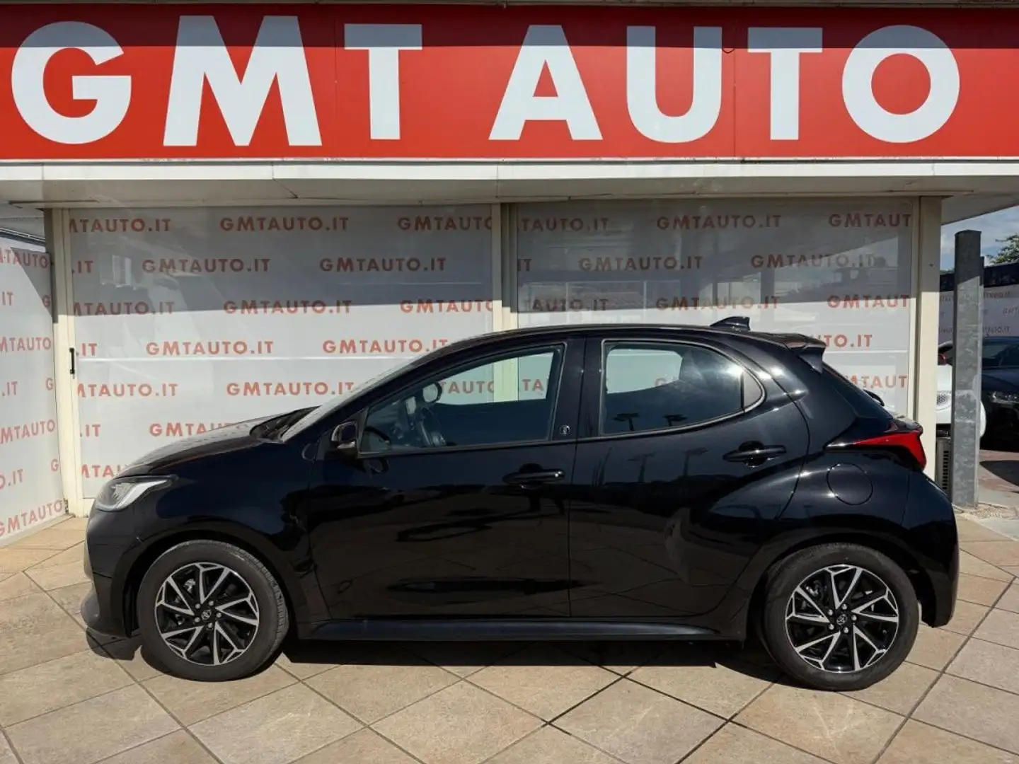 Toyota Yaris 1.5 HYBRID 92CV STYLE FULL LED CERCHI 17" KEYLESS Nero - 2
