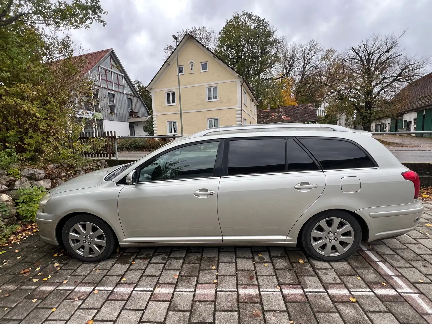 Toyota Avensis Avensis 2.0 Combi linea sol Silber - 2