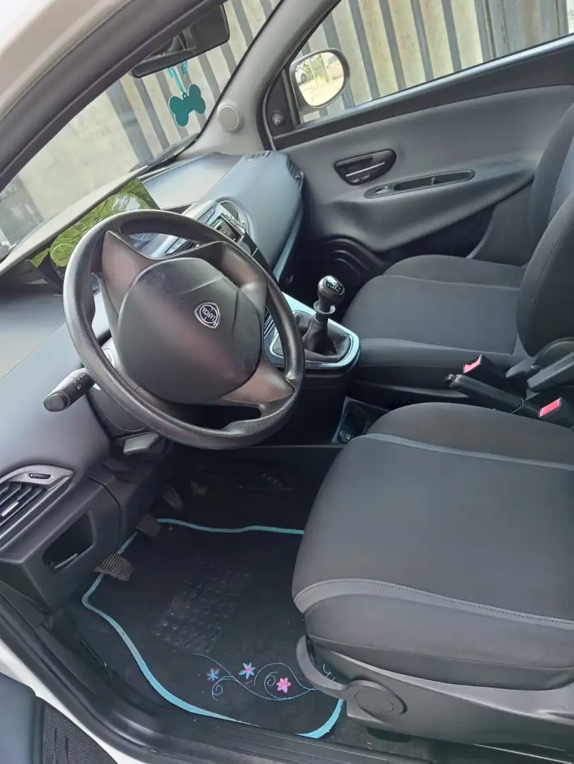 Lancia Ypsilon Ypsilon III 2015 1.2 Platinum 69cv Blanc - 2
