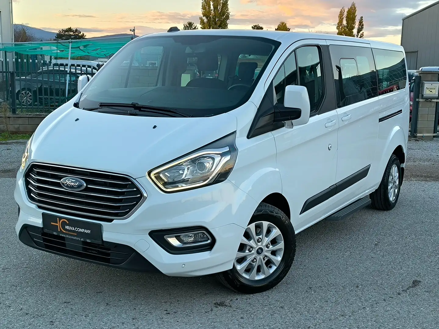 Ford Tourneo Custom 2.0TDCI -L2H1-2 Schieberür- 9 Sitze Weiß - 1