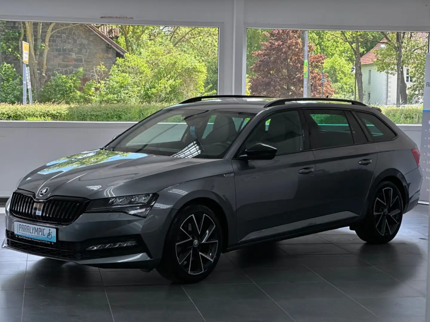Skoda Superb Combi Sportline *LED*AHK*ACC*SPORTFW*VC Šedá - 2