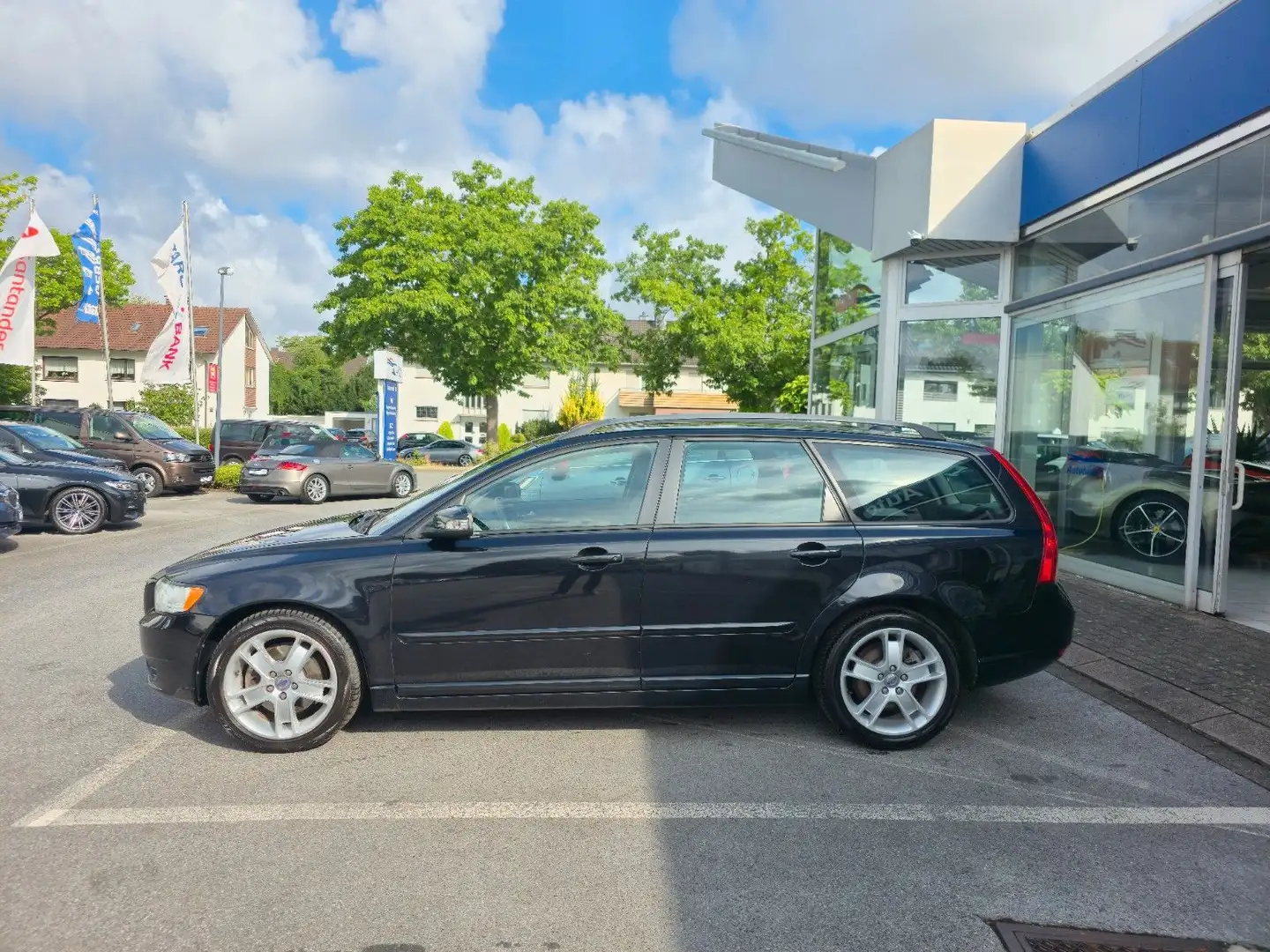 Volvo V50 Kombi 2.0 D Momentum Bi-Xenon Sitzheizung Schwarz - 2