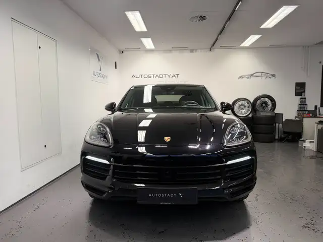 Porsche Cayenne view 3