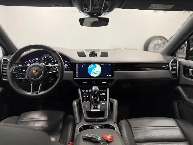 Porsche Cayenne view 14