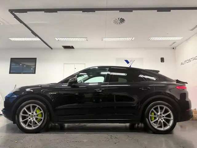 Porsche Cayenne view 8