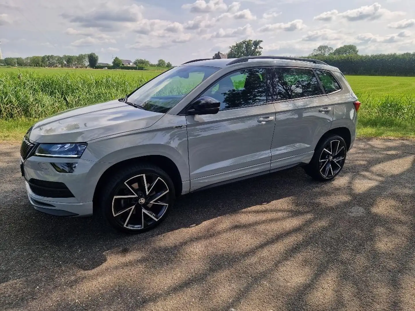 Skoda Karoq 1.5 TSI ACT Sportline Business, dealer onderhouden Gris - 2