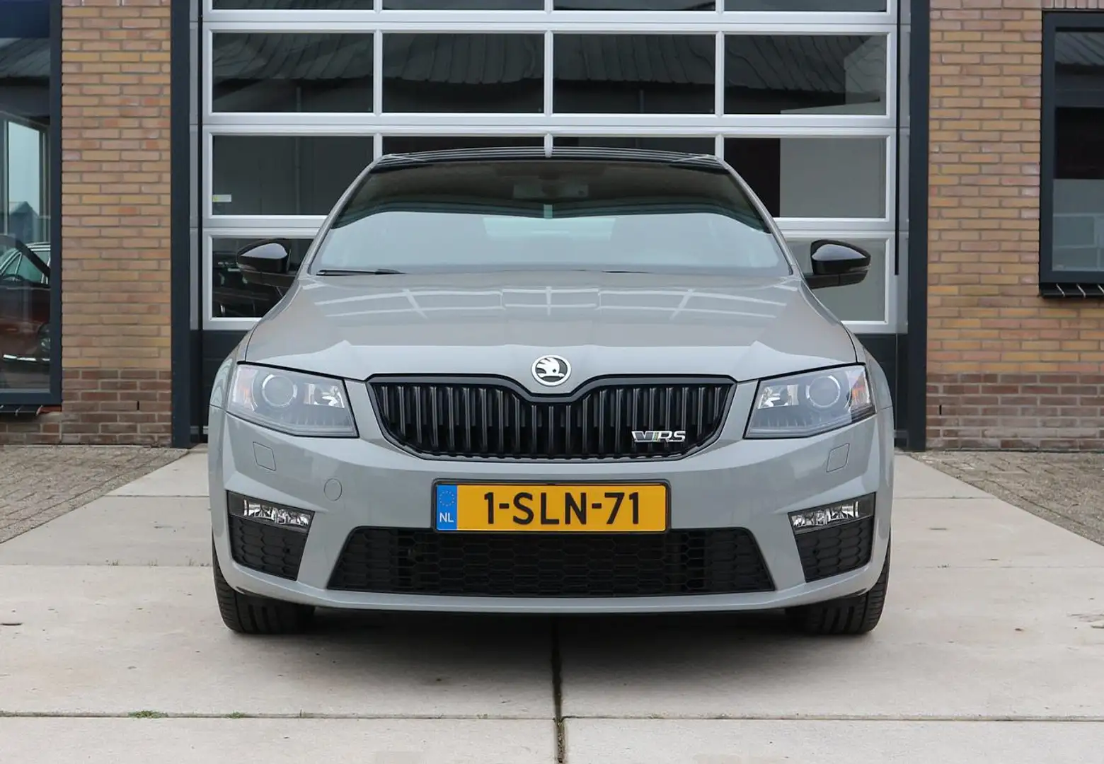 Skoda Octavia 2.0 TSI RS NL Panorama JD Stage4 Nieuwstaat Grijs - 2