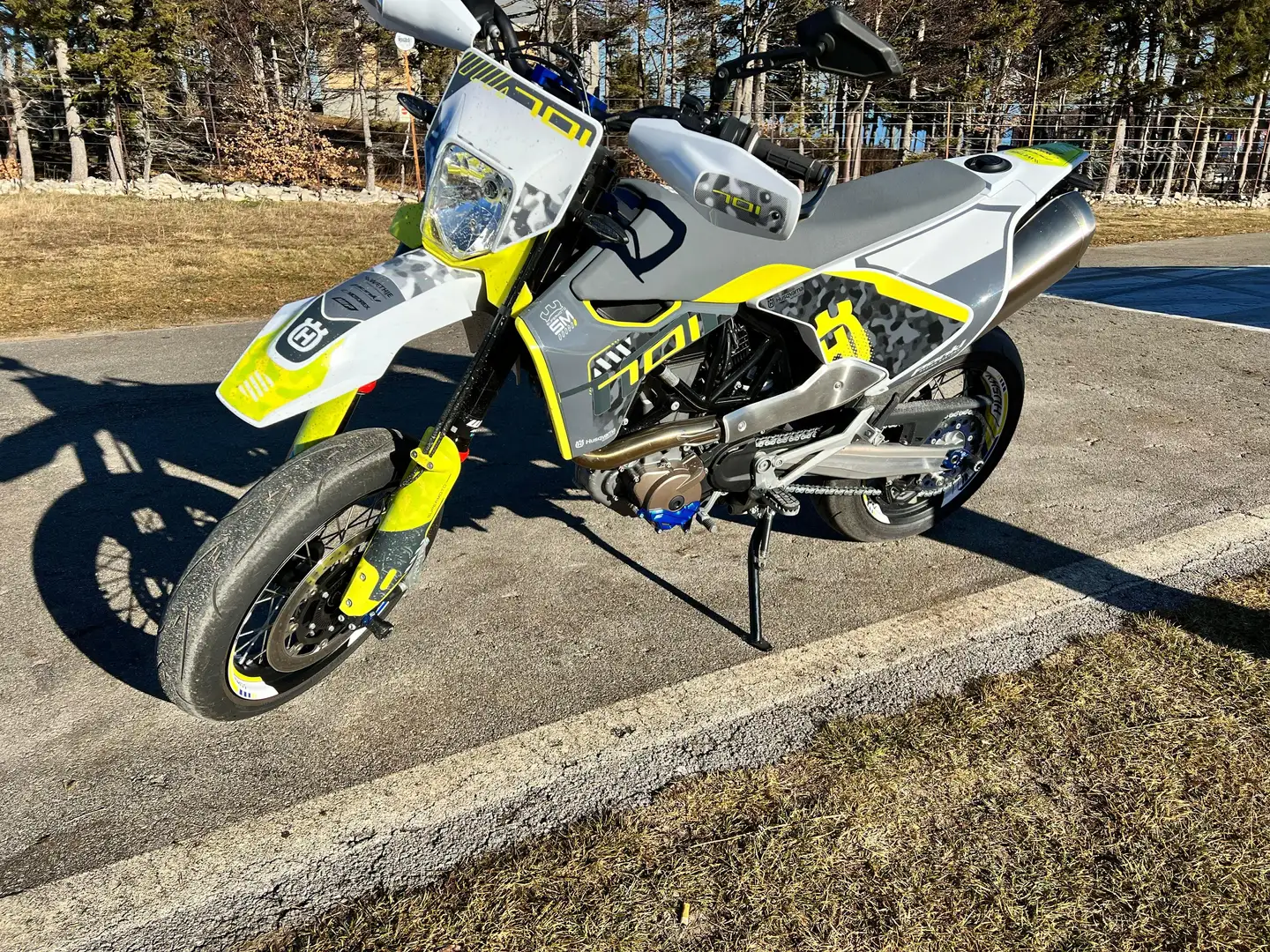 Husqvarna 701 Supermoto - 1