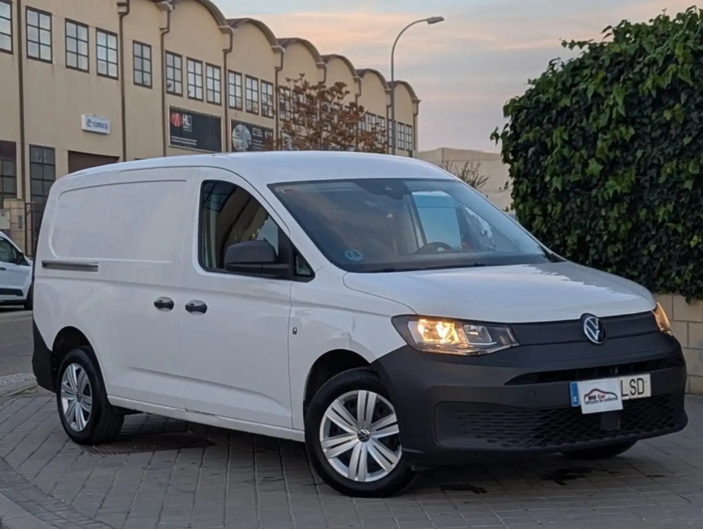 Volkswagen Caddy Furgón Maxi 2.0TDI 75kW Blanc - 1