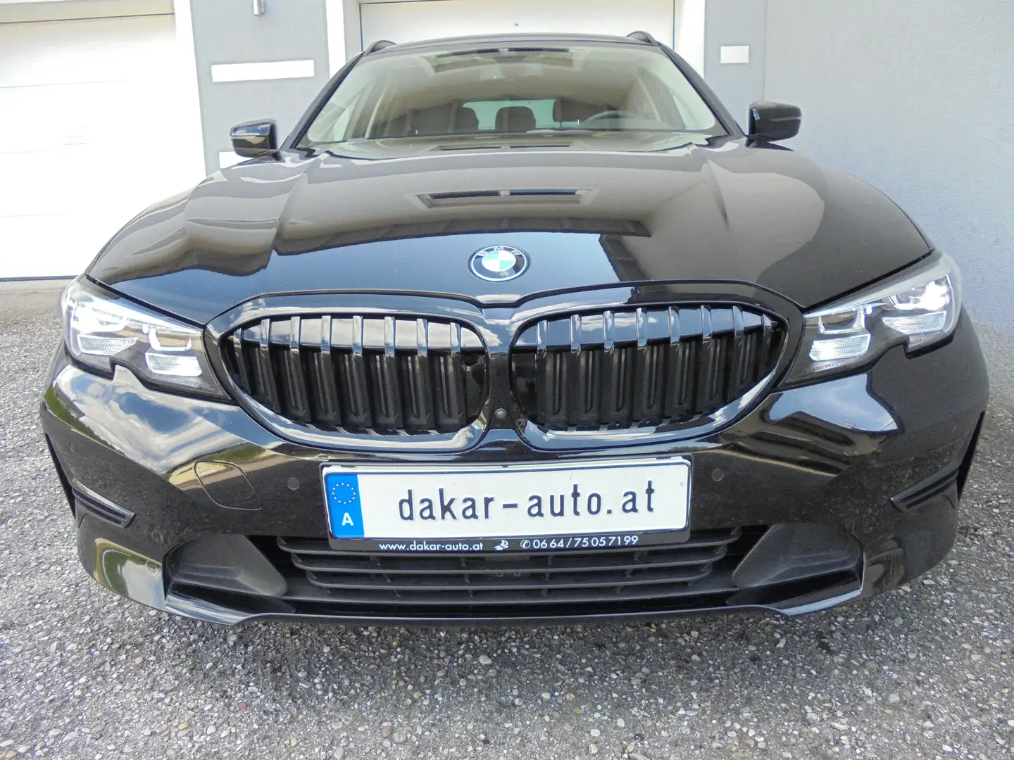BMW 318 318 d NAV LIVE PROF, AHK, HIFI, PARKING PLUS, SHZ Schwarz - 1