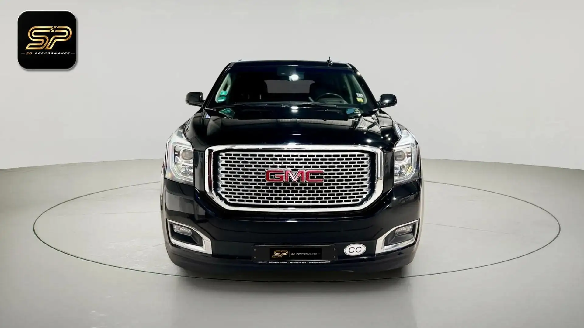 GMC Yukon Denali Schwarz - 2