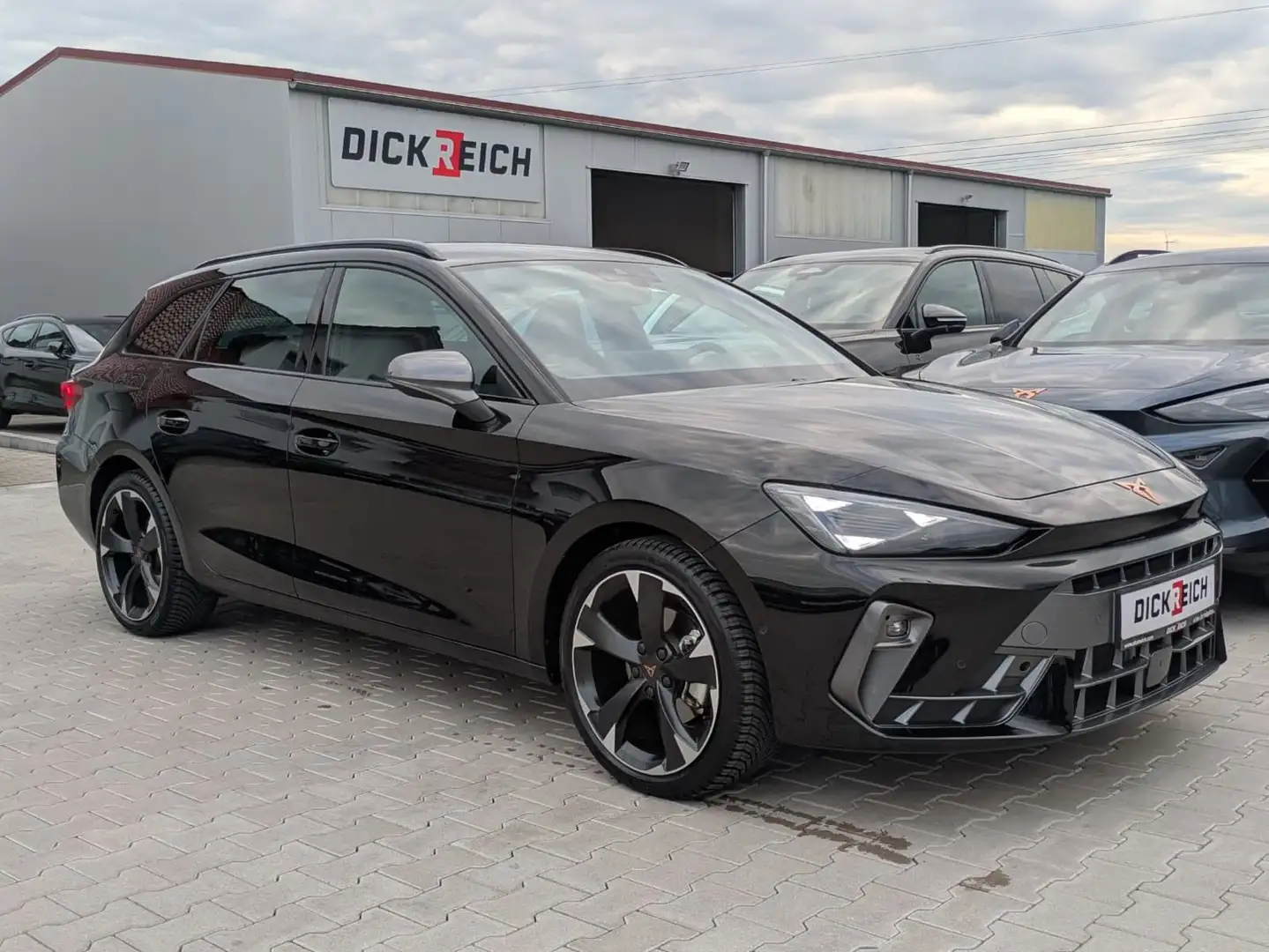 CUPRA Leon 1.5 eTSI EDGE DSG*ACC*KAM*18"5JGARANTIE Schwarz - 1