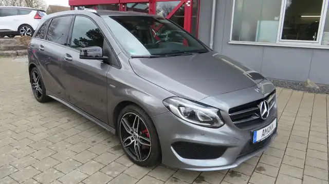 Mercedes-Benz B 200 BlueEFFICIENCY AMG Line AHK