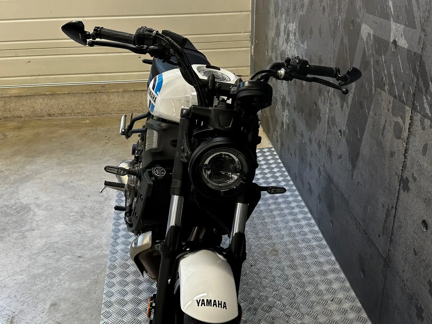 Yamaha XSR 700 Wit - 2