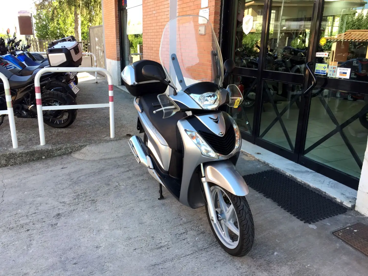 Honda SH 150 2009 - UNICO PROPRIETARIO Gris - 2