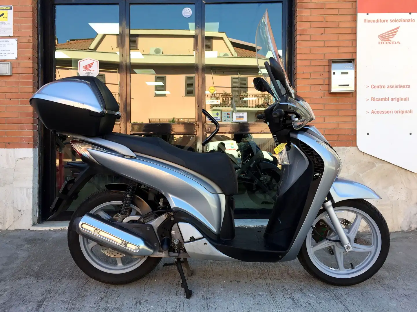 Honda SH 150 2009 - UNICO PROPRIETARIO Gris - 1