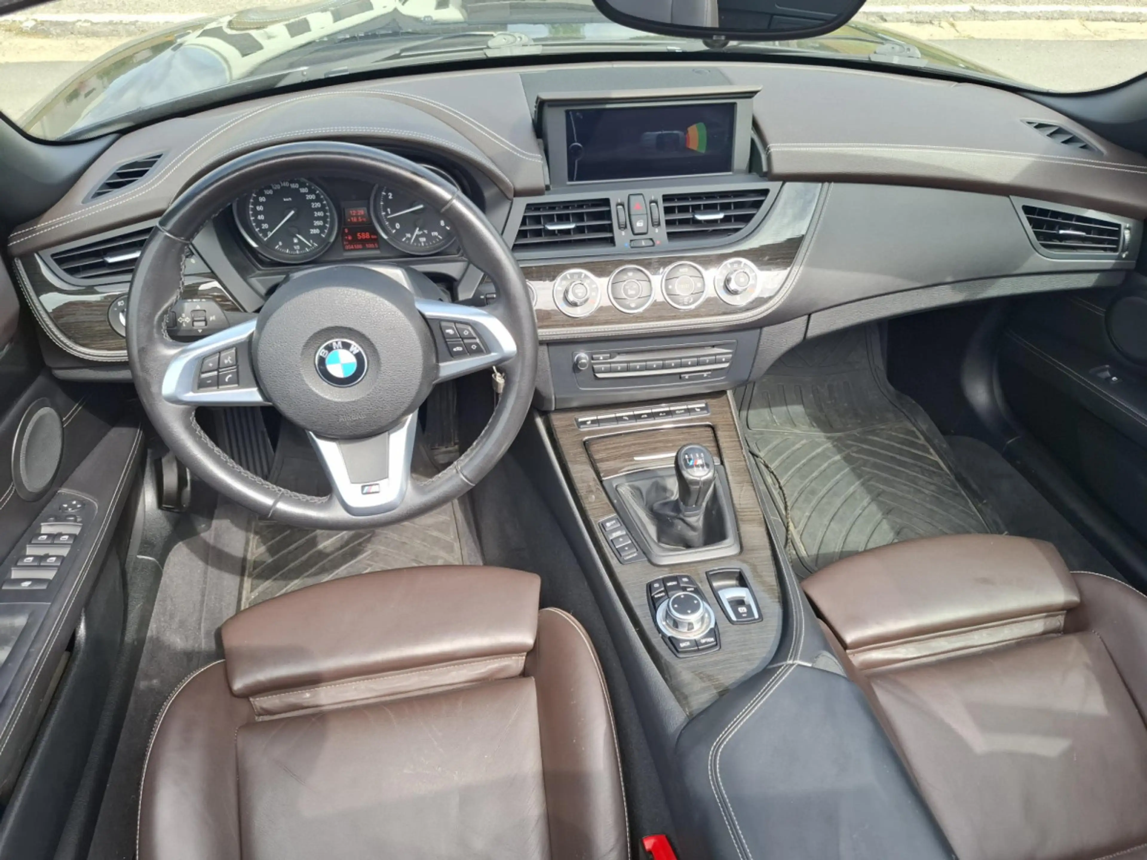 BMW Z4 sDrive 20i — photo 9
