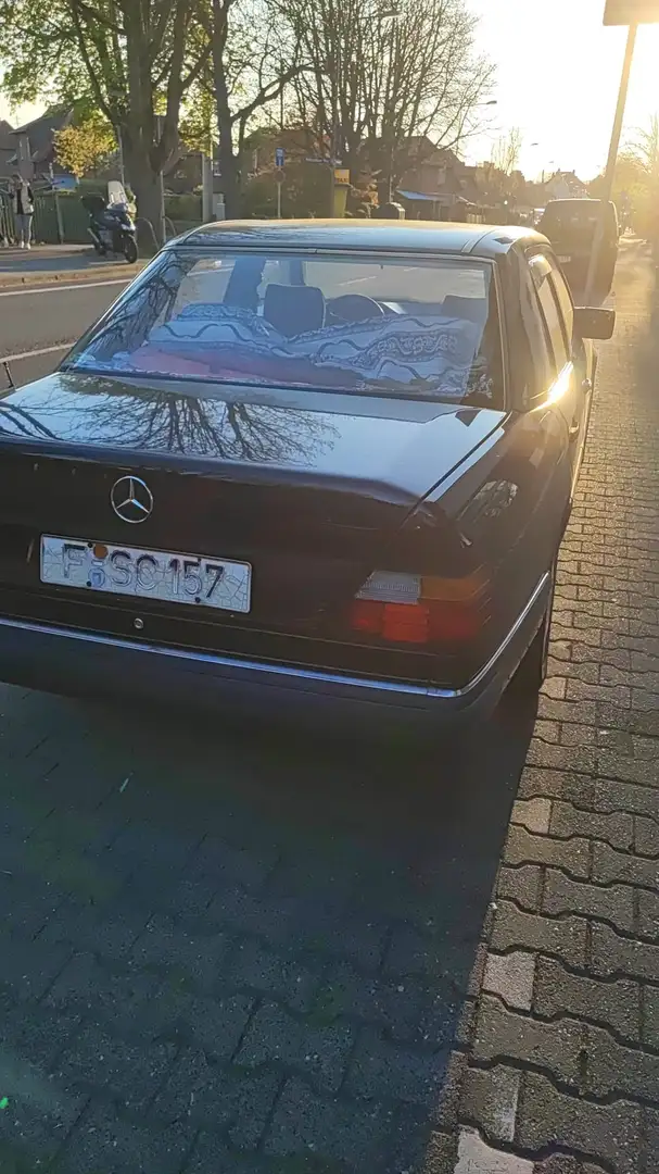 Mercedes-Benz 230 Blau - 2