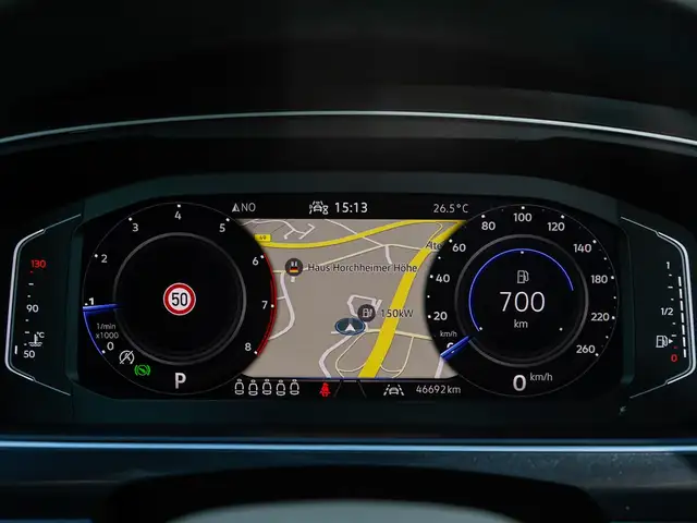 Volkswagen Tiguan Allspace view 13