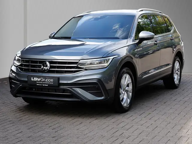 Volkswagen Tiguan Allspace view 2