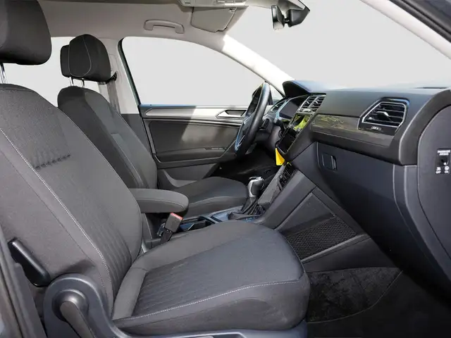 Volkswagen Tiguan Allspace view 6