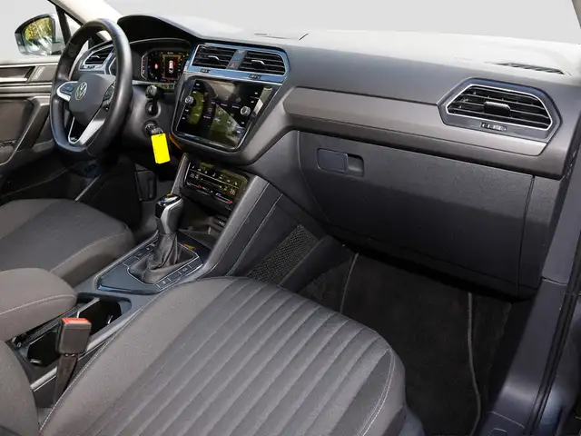 Volkswagen Tiguan Allspace view 7