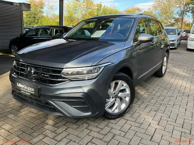 Volkswagen Tiguan Allspace view 18
